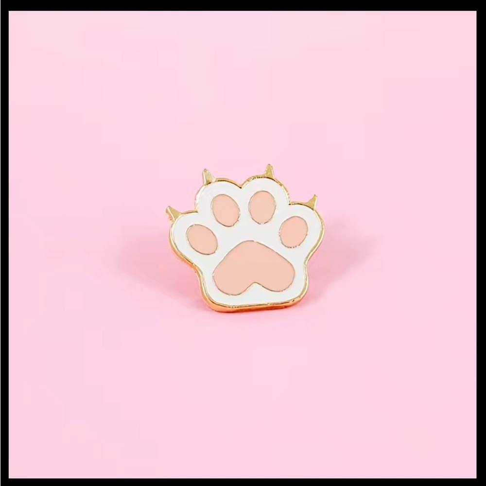 🆕 Claws Out Paw Enamel Pin, Brand New